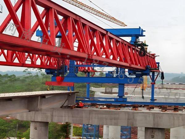 150噸架橋機施工中