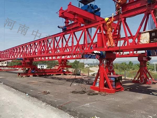 200噸架橋機發往江西尋烏至廣東龍川高速AA標2分部項目工地