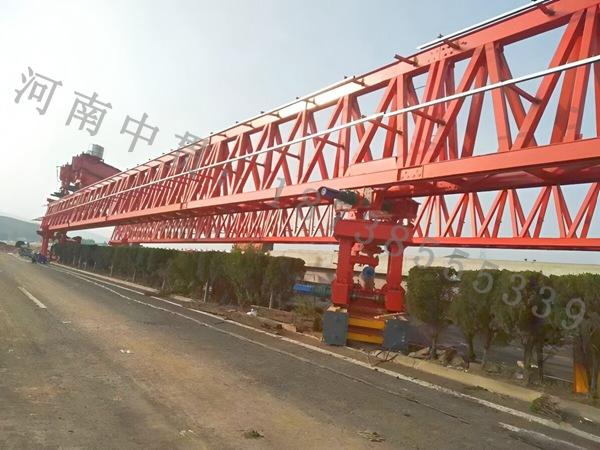 發往山西陽泉項目的180噸架橋機施工中