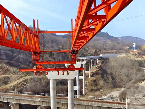 發往河北的兩臺160噸架橋機順利完成安裝調試