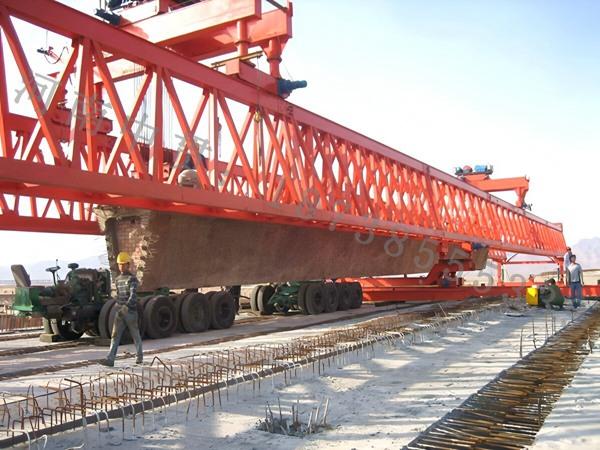 往中鐵遂道局涇華高速項目的220噸架橋機