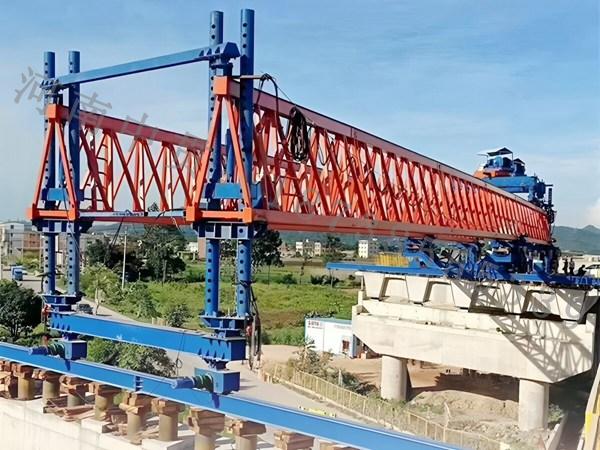 發往中交四公局哈密兵地項目的200噸架橋機