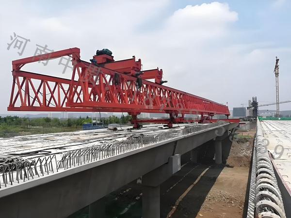發(fā)往湖南項目工地180噸架橋機