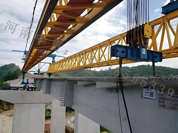 發(fā)往廣東中山200噸架橋機