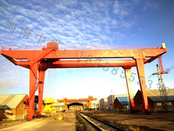 貨場龍門吊